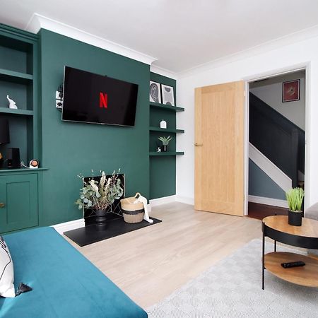 Stylish Home In Bath With Driveway Parking, 10Min From City Extérieur photo