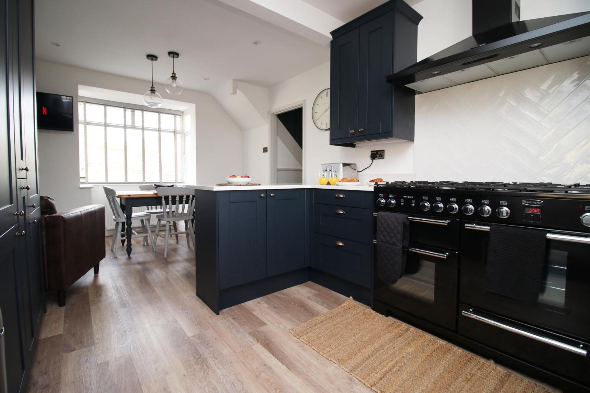 Stylish Home In Bath With Driveway Parking, 10Min From City Extérieur photo