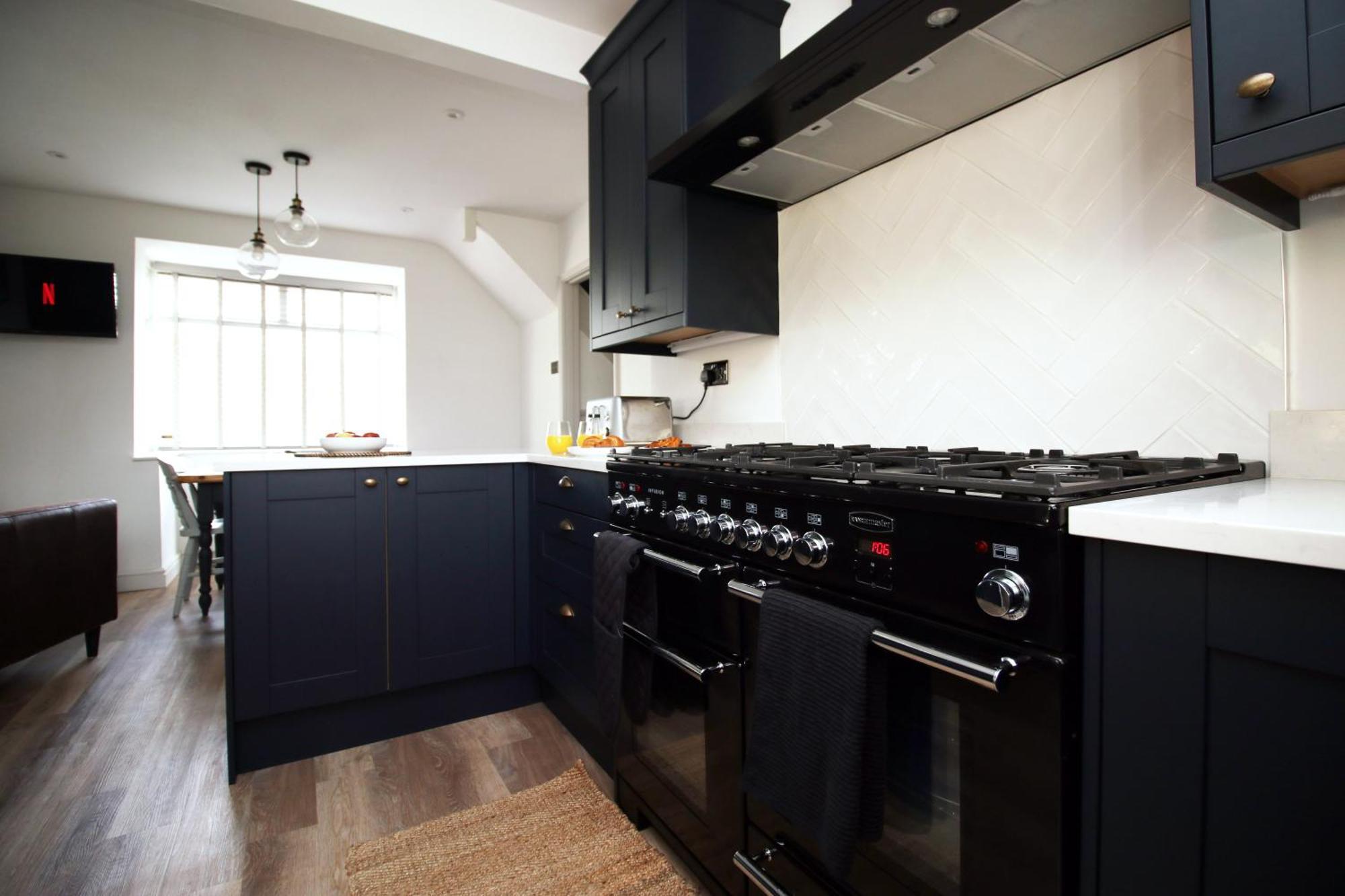 Stylish Home In Bath With Driveway Parking, 10Min From City Extérieur photo
