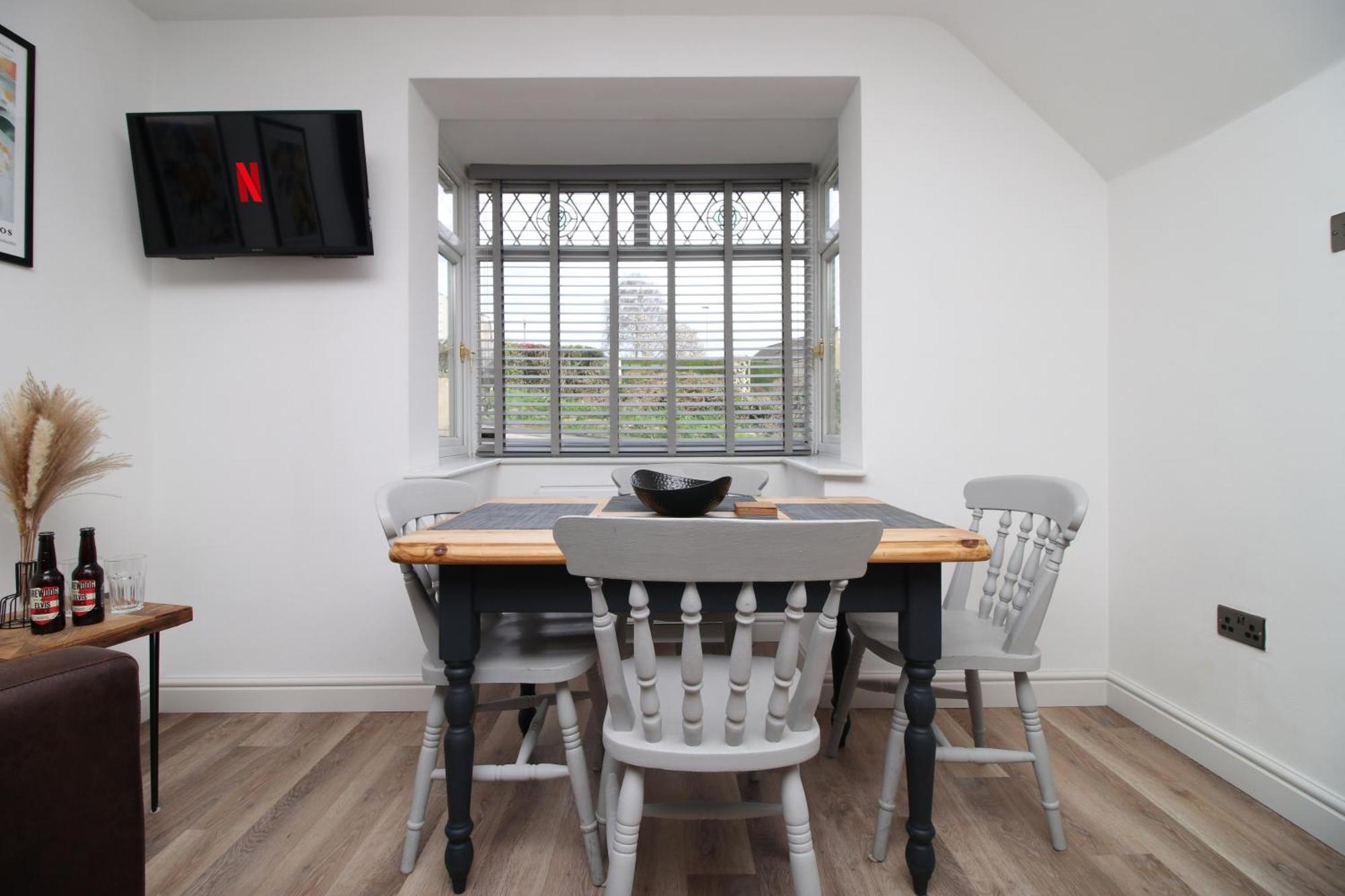 Stylish Home In Bath With Driveway Parking, 10Min From City Extérieur photo